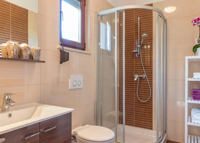 1705 아파트 Ližnjan